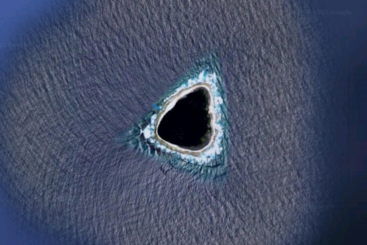 Vostok Island - The Black Hole In The Pacific Ocean