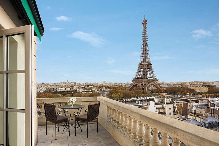 Shangri-La Hotel Paris with a vie of the Eiffel Tower